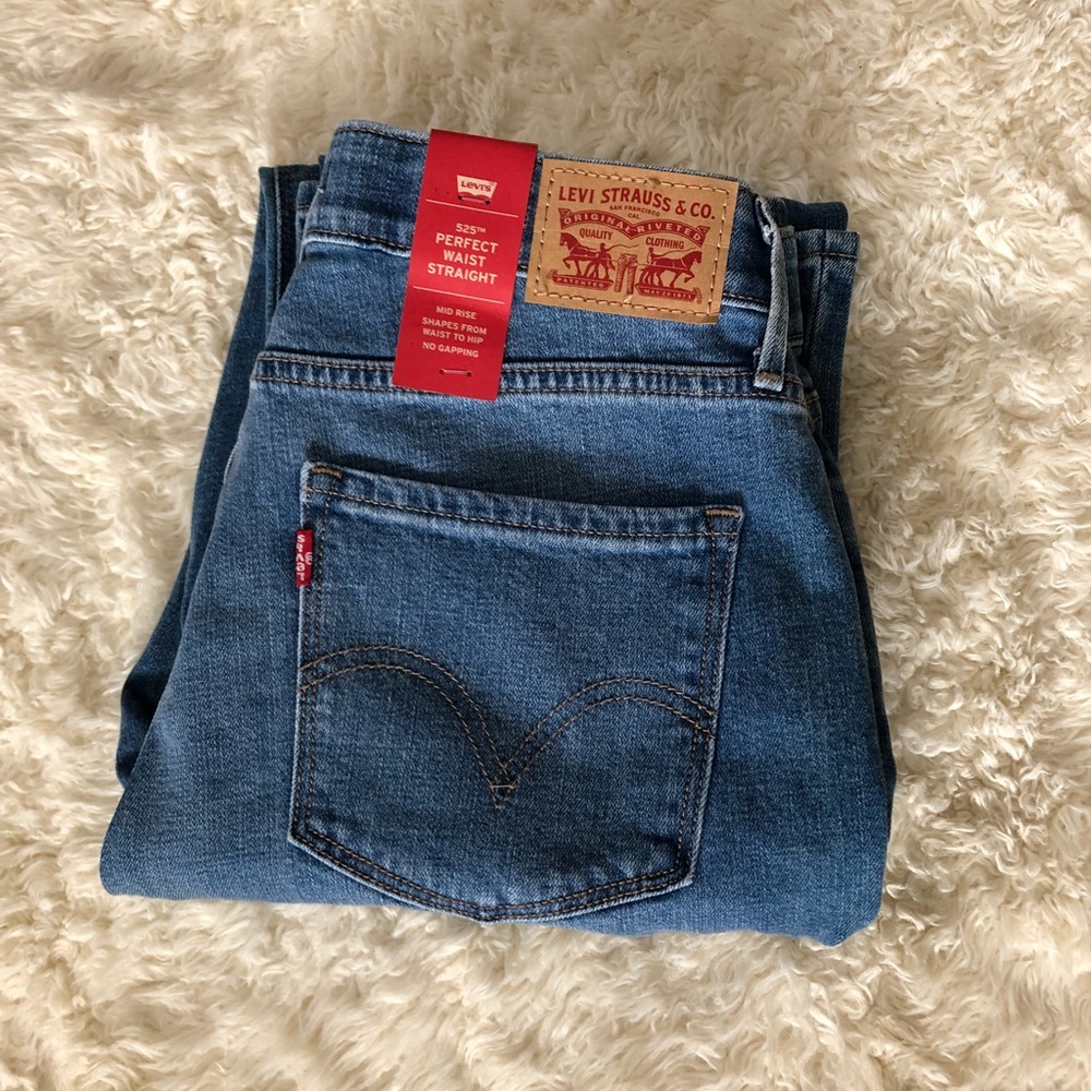 NWT Levi’s 525, straight leg mid rise jeans